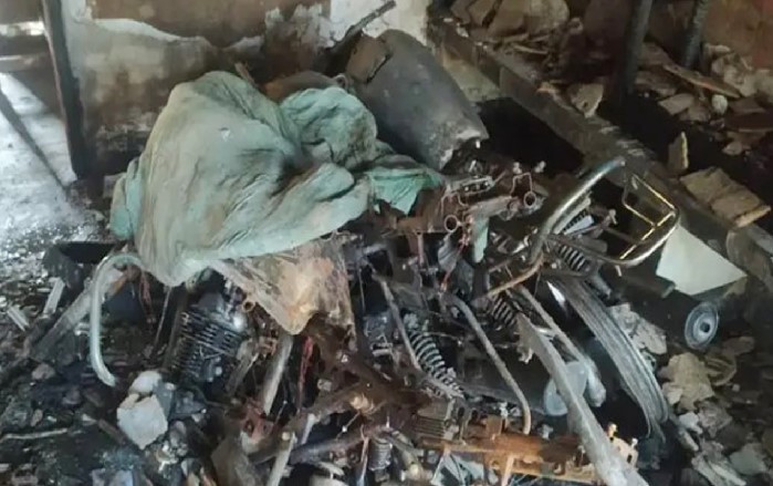 গ্রামীণ ব্যাংকে আগুন, পুড়ে ছাই ৩ মোটরসাইকেল